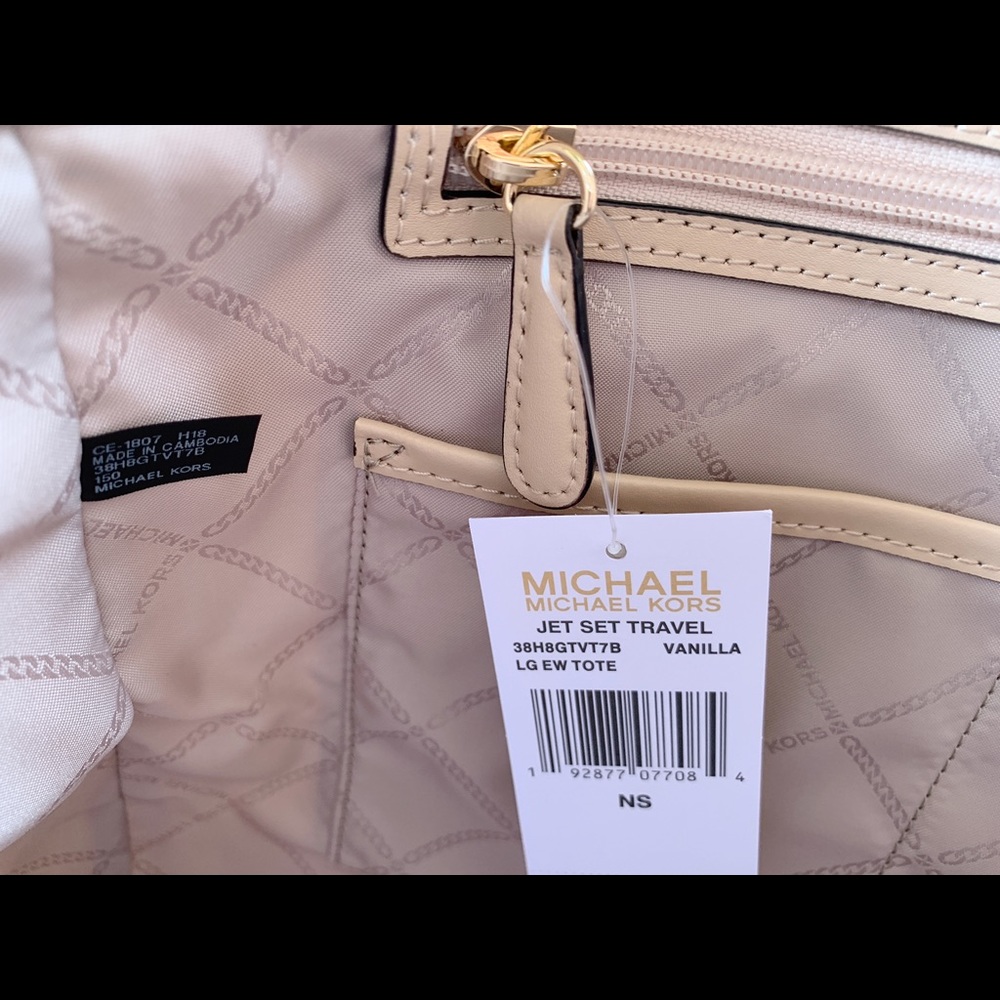 Gaby’sBags-NWT Michael Kors Large Tote Vanilla MK - Picture 5 of 6
